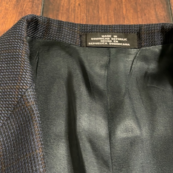 "Sleek & Professional: Stafford Business Blazer โ Excellent Condition - Picture 3 of 5